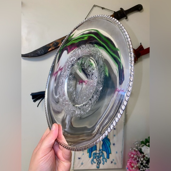 Elegant Silver Decorative Plate. Almost vintage - Picture 2 of 4